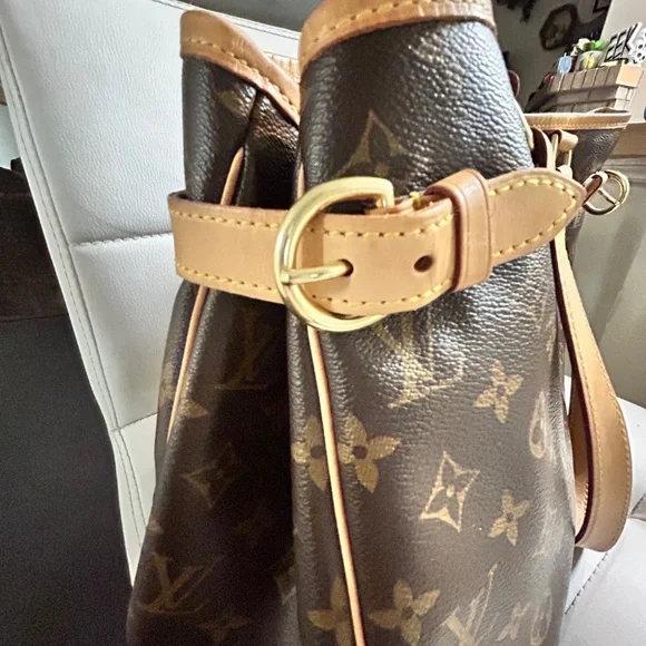 Louis Vouitton Pre-owned Batignolles Tote Bag - Picture 11 of 15